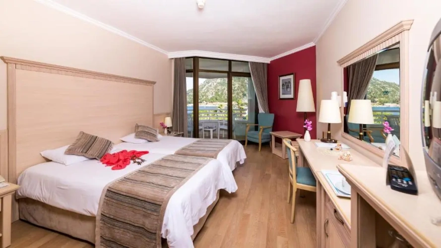 Standard Double room with partial sea view