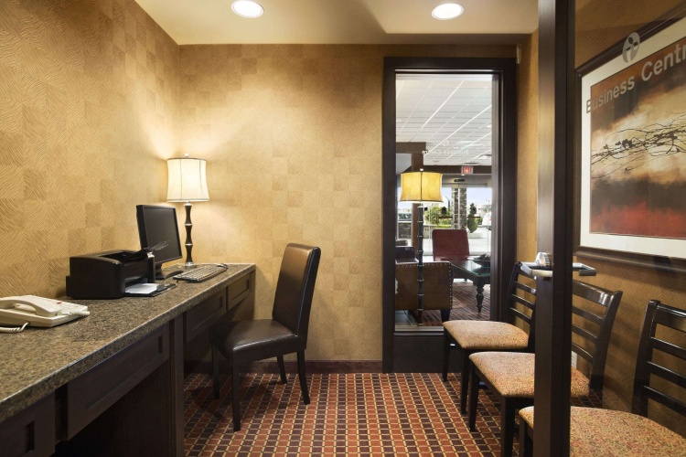 Ramada by Wyndham Surrey/Langley photo 18