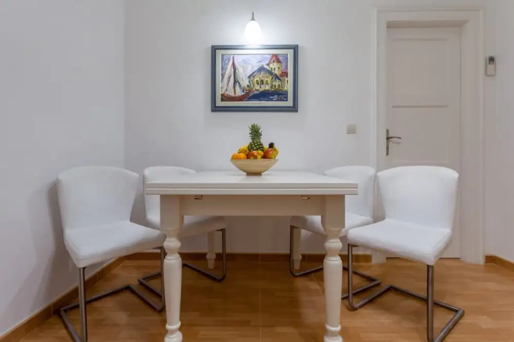 Chic Apartment in Center