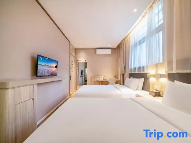 Standard Double room with street view