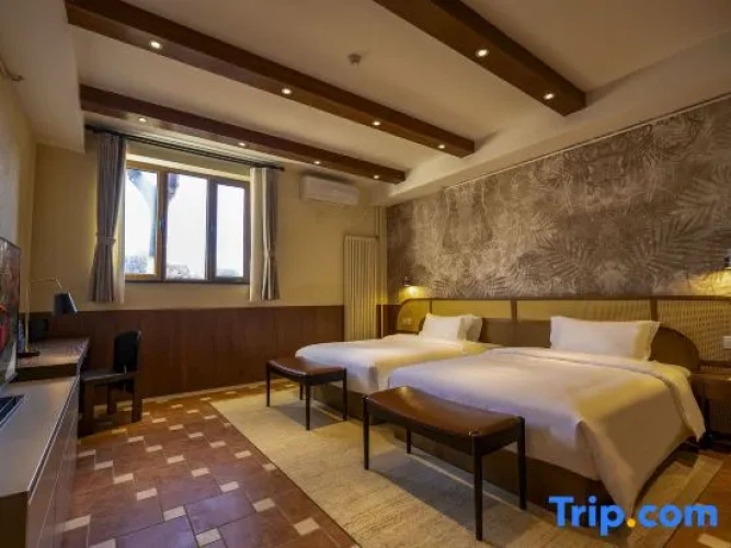 Deluxe Double room with balcony and with pool view