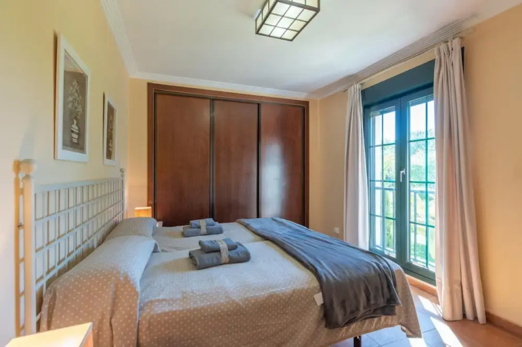 Golfside Stay for 5 Guests