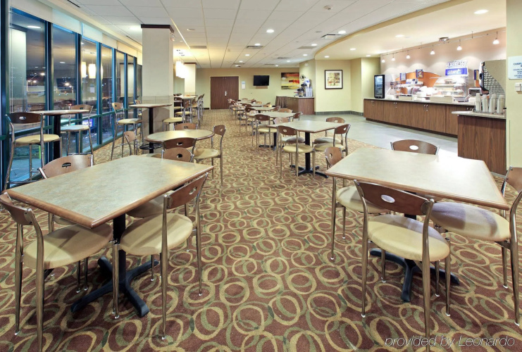 Holiday Inn Express & Suites Downtown Fort Worth photo 32