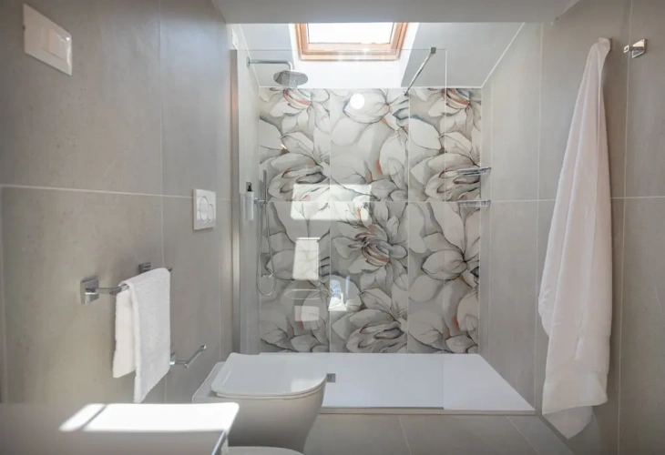 Standard Quadruple room with city view