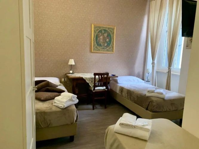 Standard Triple room