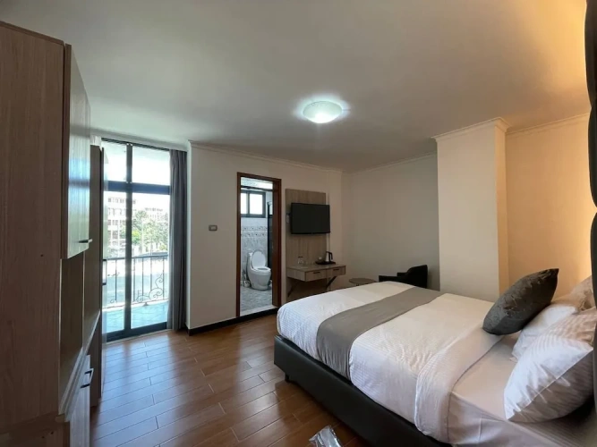 Deluxe Double room with city view