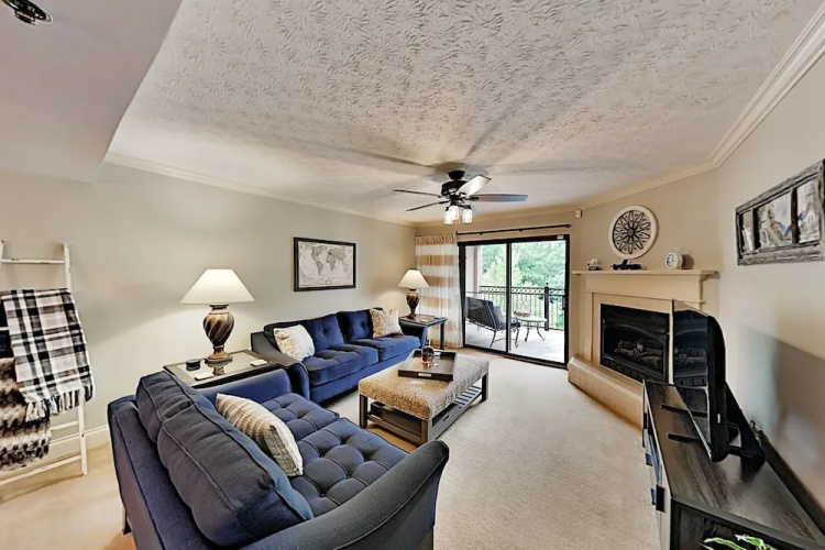 210roarh 2 Bedroom Condo