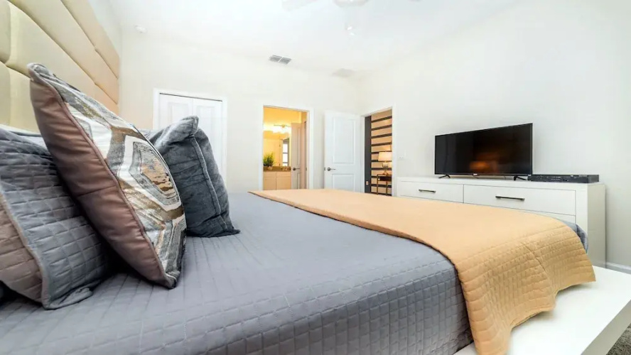 Spacious Villa With Private Pool & Games
