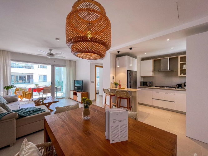 Gorgeous apartment steps from the beach. B3