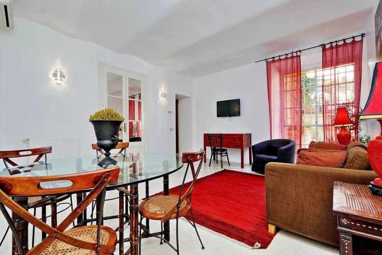 Spanish Steps Charming Apartment