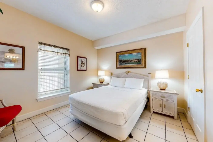 Twin Palms 702
