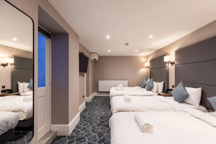 The J Hyde Park Hotel