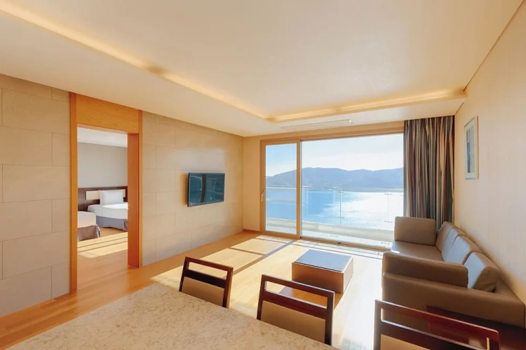 Suite with ocean view