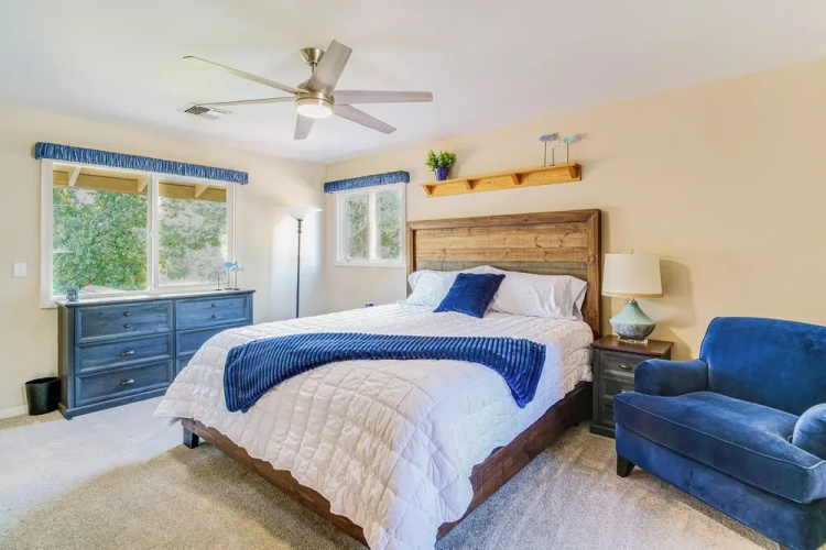 Lovely Riverfront Grants Pass Home: Pool & Hot Tub