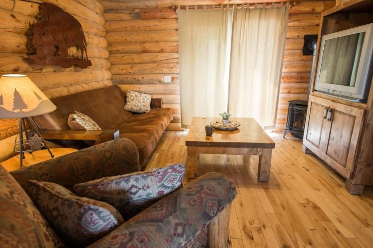 2 Bedrooms Chalet