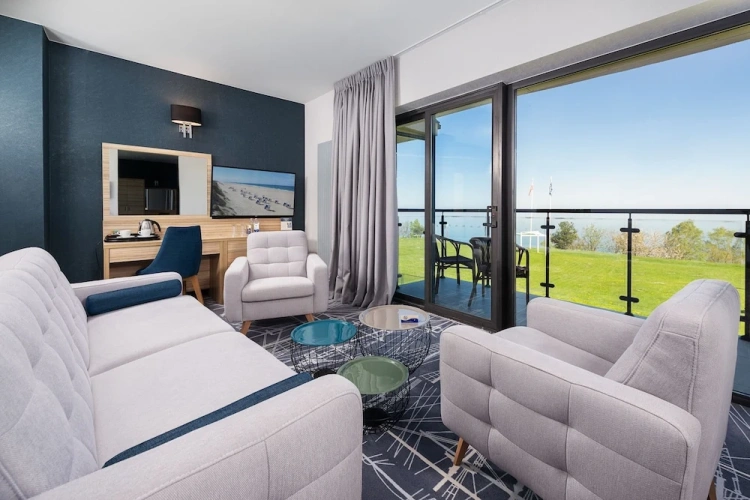 1 Bedroom Apartment with balcony and with sea view