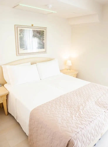 2 Bedrooms Standard Family room with balcony