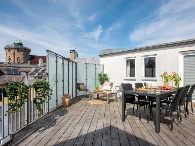 2 Bedrooms Apartment with city view