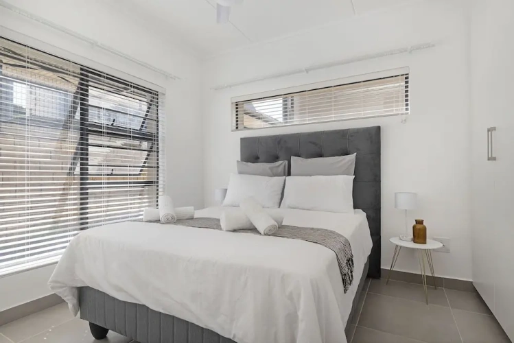 3 Bedrooms Apartment