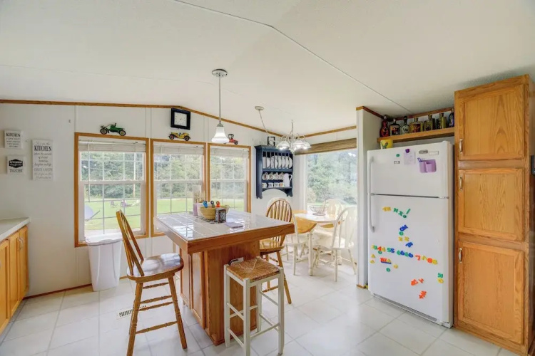 Creekfront Max Meadows Mobile Home With Deck!