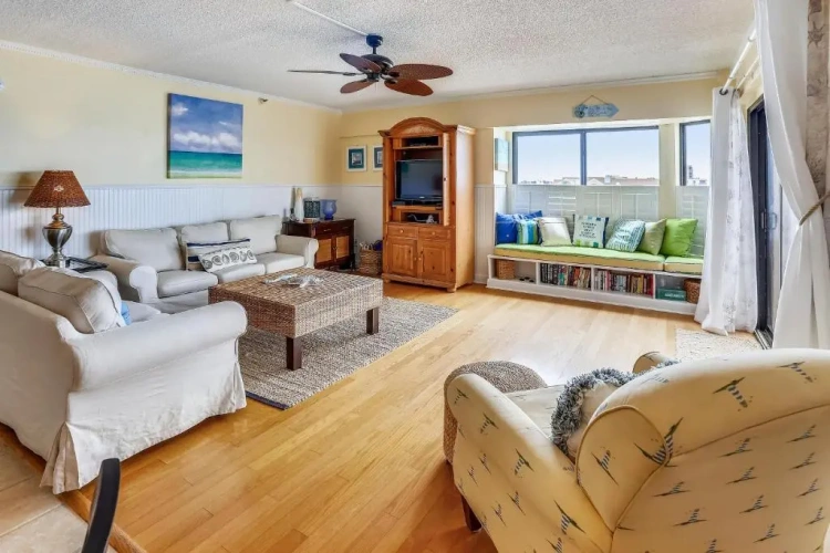 2 Bedrooms Apartment