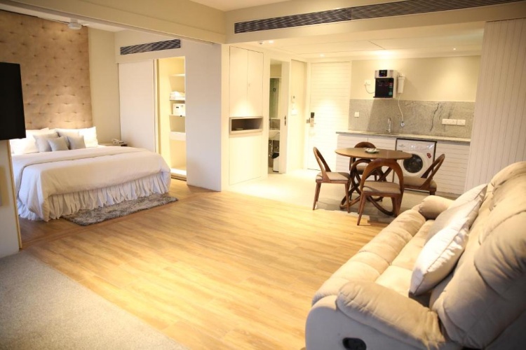 Deluxe Suite