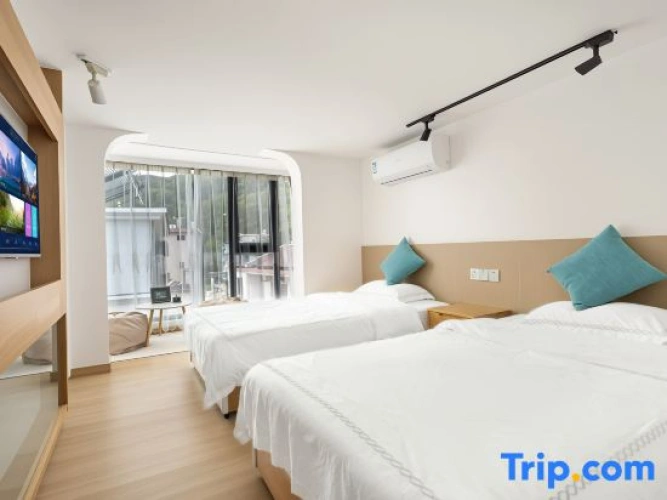 Standard Twin room with sea view