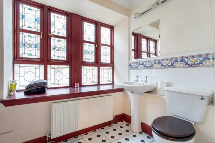 2 Bedroom Home By Leiths Shore
