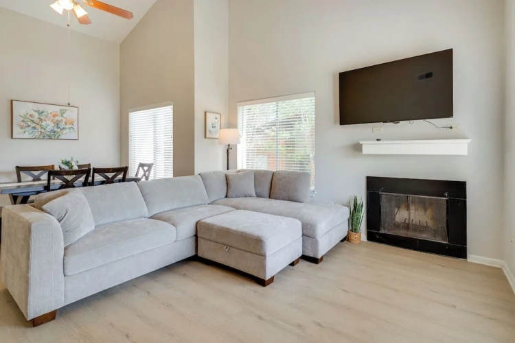 2 Bedrooms Apartment