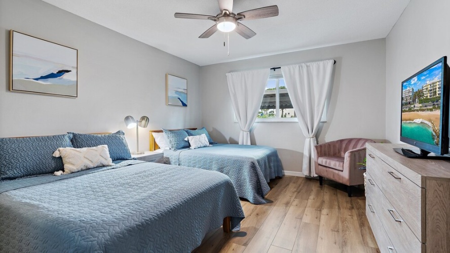 Beach Way Getaway 2 Bedroom Condo by RedAwning