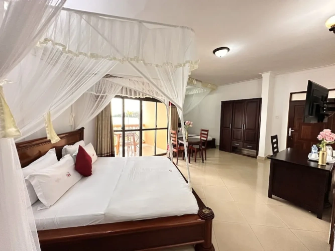 Standard Triple room with balcony and with lake view