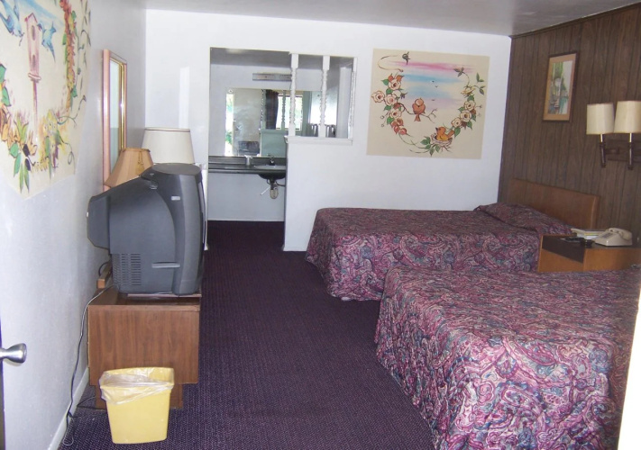 Townsman Motel