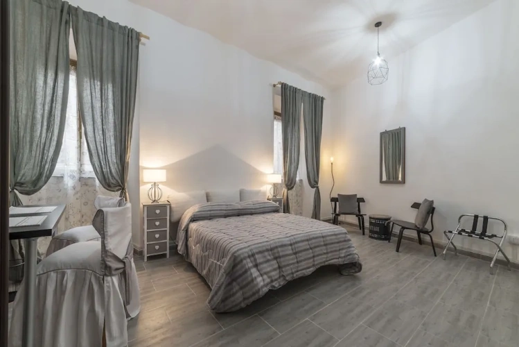 4 Bedrooms Apartment