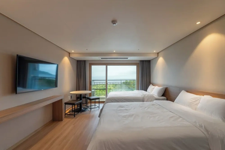 Standard Twin Family room with sea view
