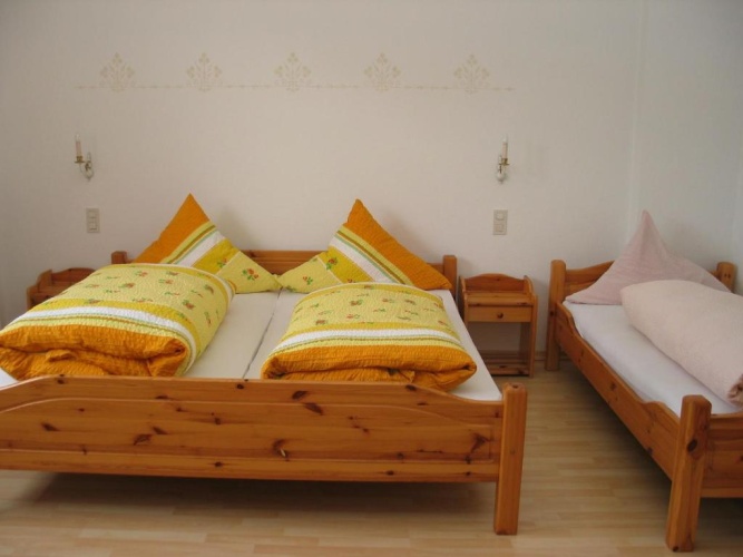 Standard Triple room