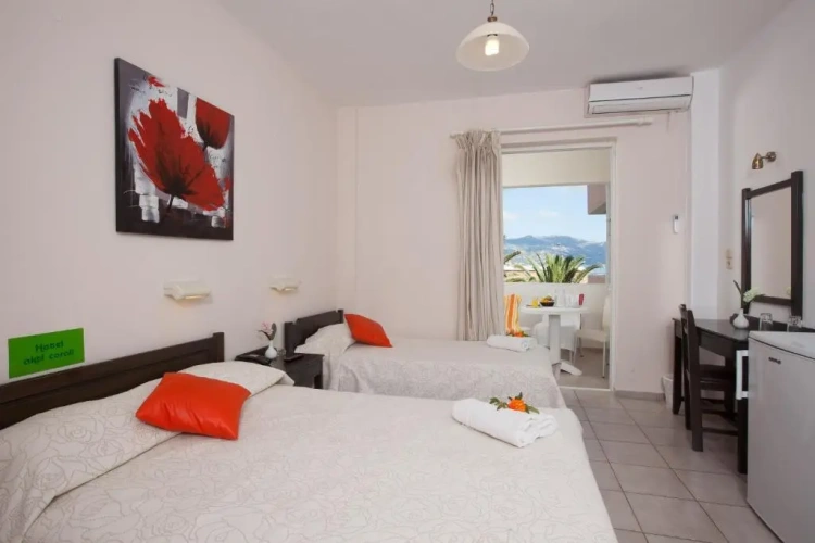 Standard Triple Basement room with garden view