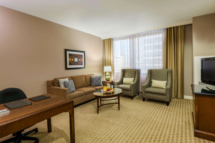 Hilton Indianapolis Hotel & Suites