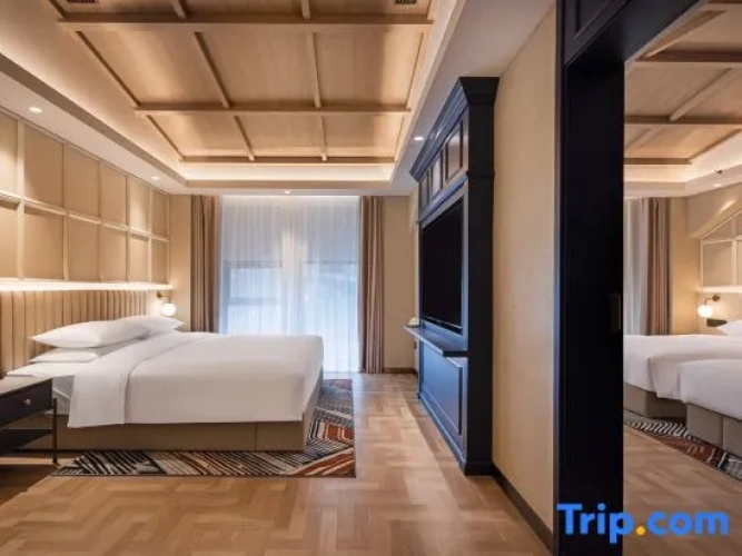 2 Bedrooms Deluxe Double Family Suite