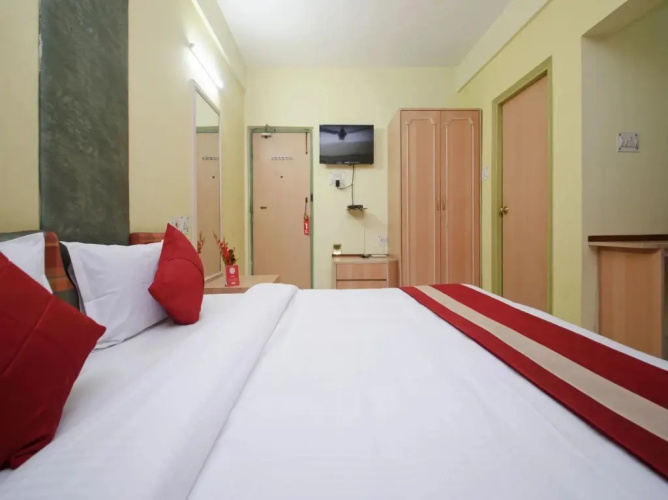 Collection O 5043 Ratnakar Days' Inn