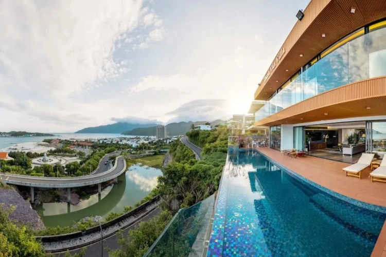 6 Bedrooms Villa with ocean view