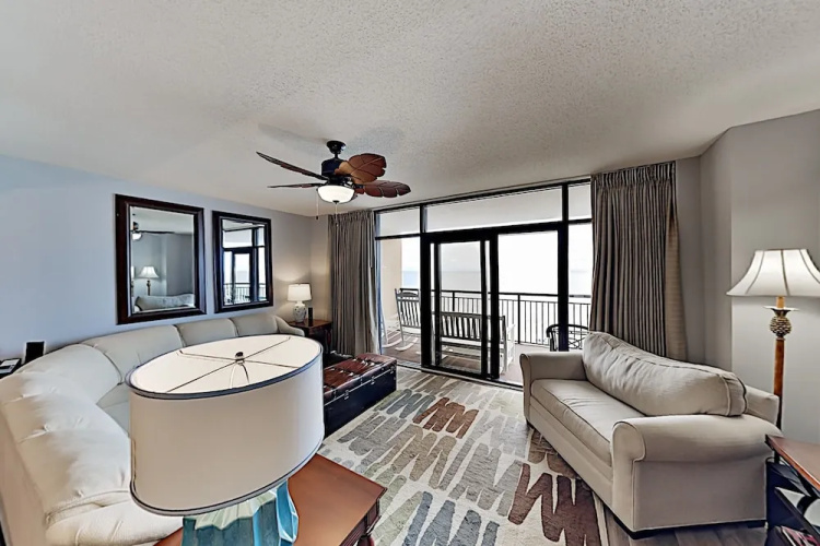 606islav 3 Bedroom Condo