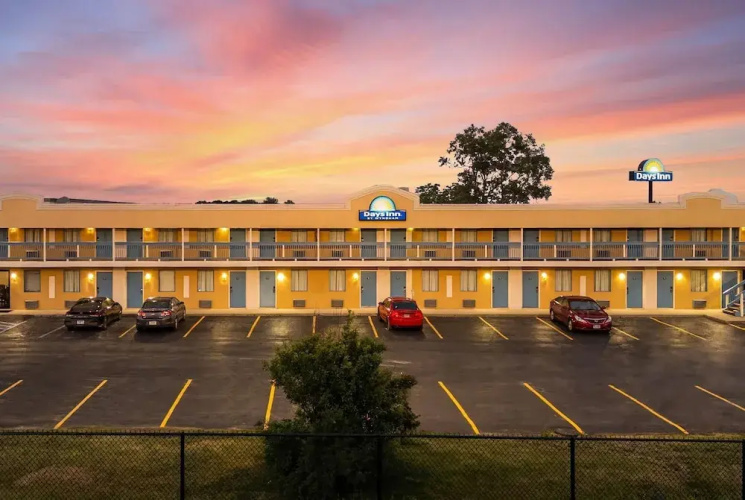 Days Inn Fort Wayne - Fort Wayne, IN