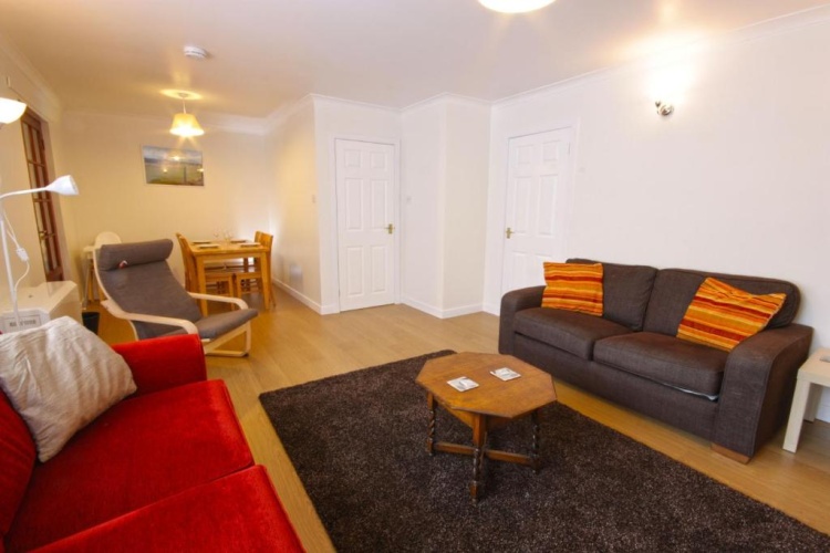 2 Bedrooms Cottage