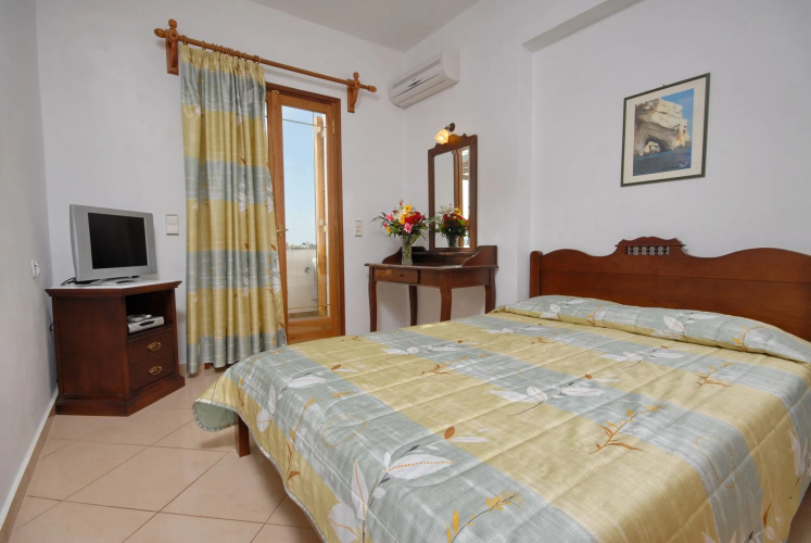 Birikos Hotel & Suites