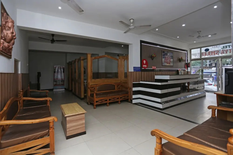 OYO 5239 Hotel Satya Shree