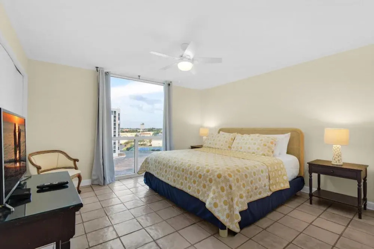Shoreline Towers 1081