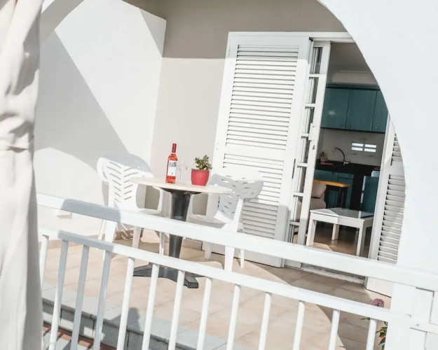 Bungalow with balcony and with garden view