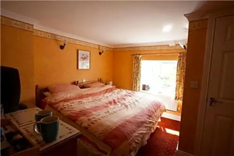 Rose & Thistle Inn