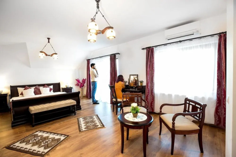 Flora Luxury House