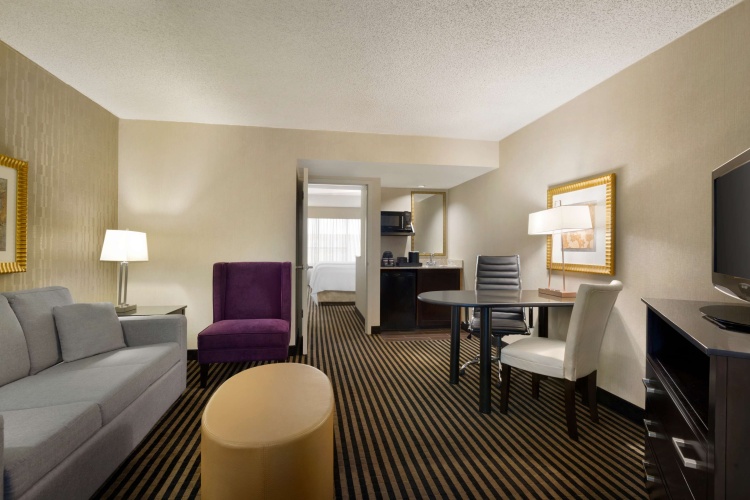 Embassy Suites by Hilton Piscataway Somerset photo 7
